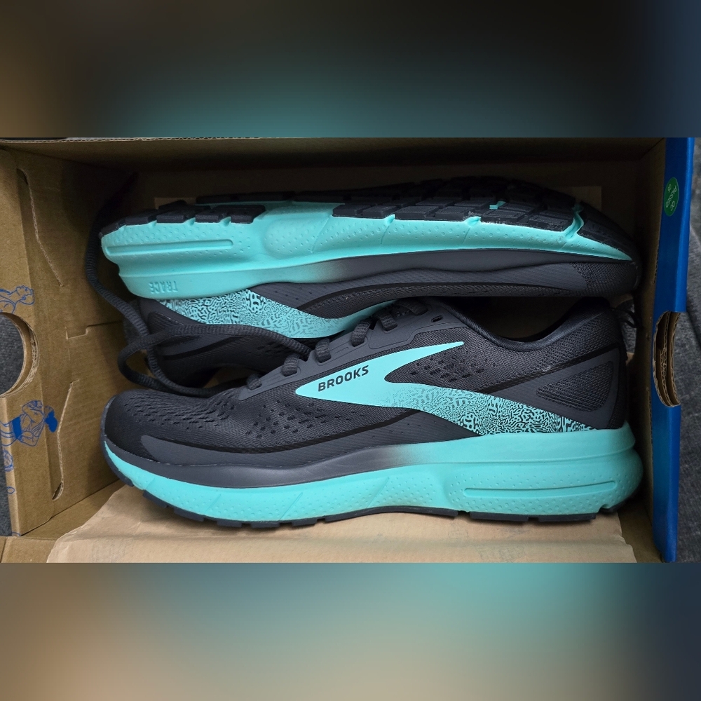 Brooks Women's Trace 3, Ebony & Cockatoo Running Shoes